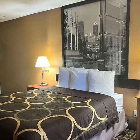 Super 8 By Wyndham Indianapolis/Ne/Castleton Area Otel Dış mekan fotoğraf