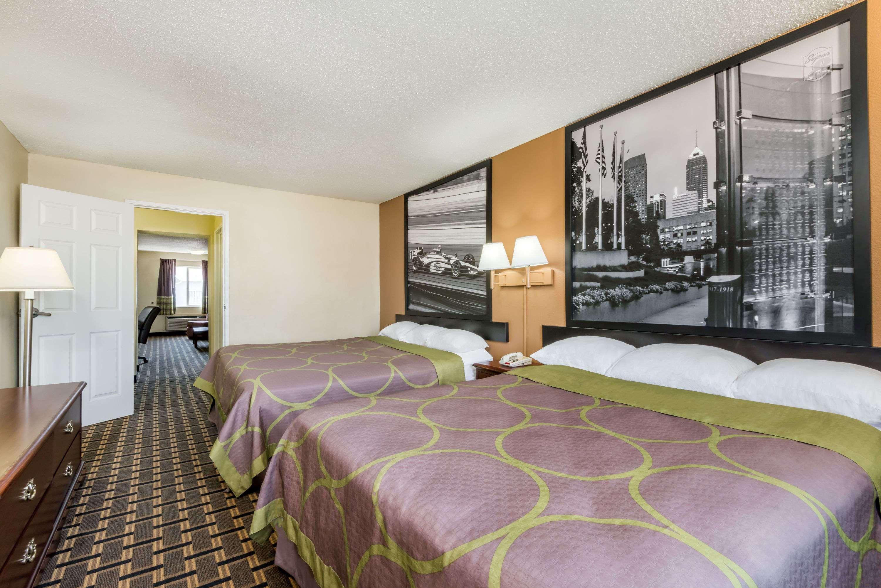 Super 8 By Wyndham Indianapolis/Ne/Castleton Area Otel Dış mekan fotoğraf