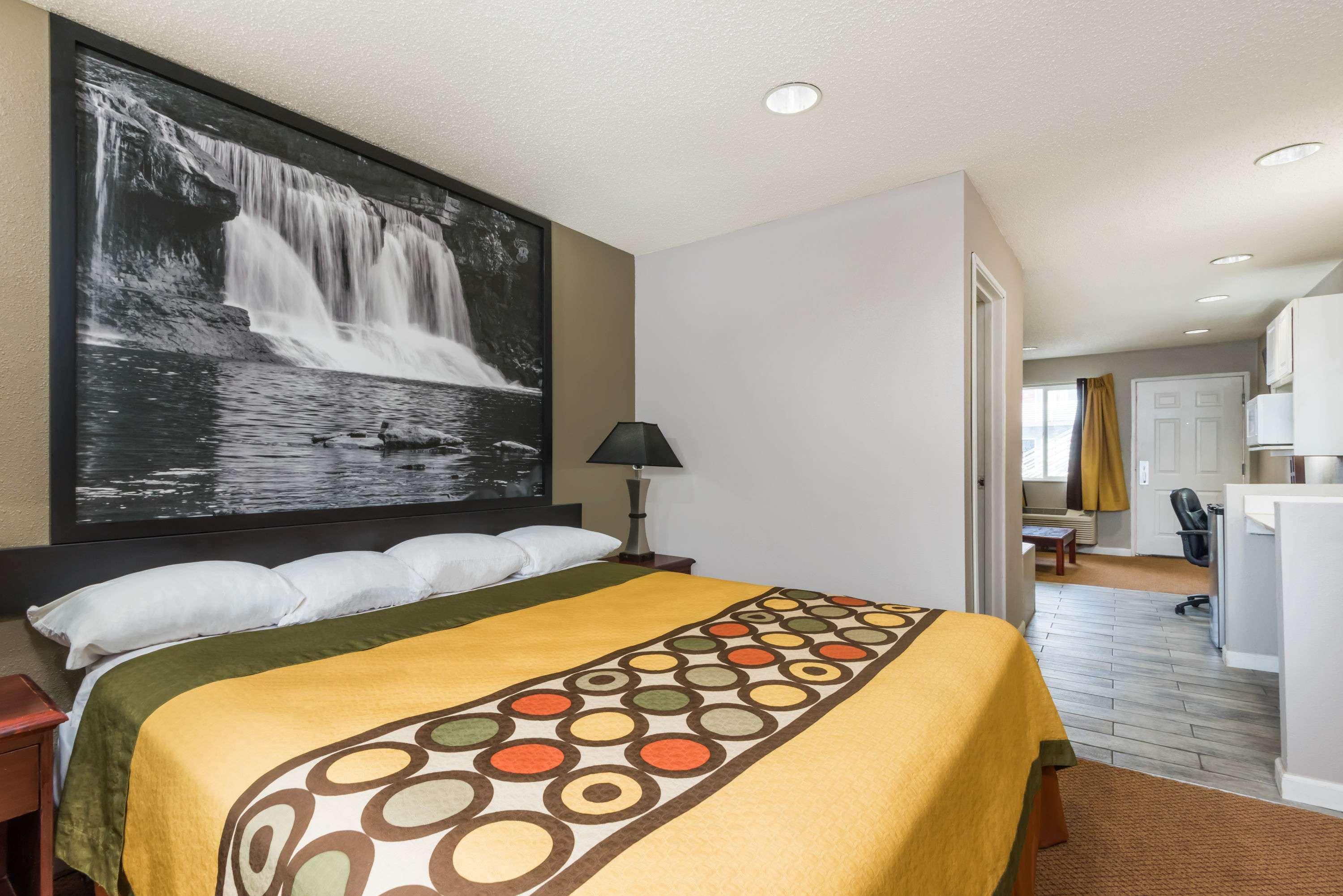 Super 8 By Wyndham Indianapolis/Ne/Castleton Area Otel Dış mekan fotoğraf