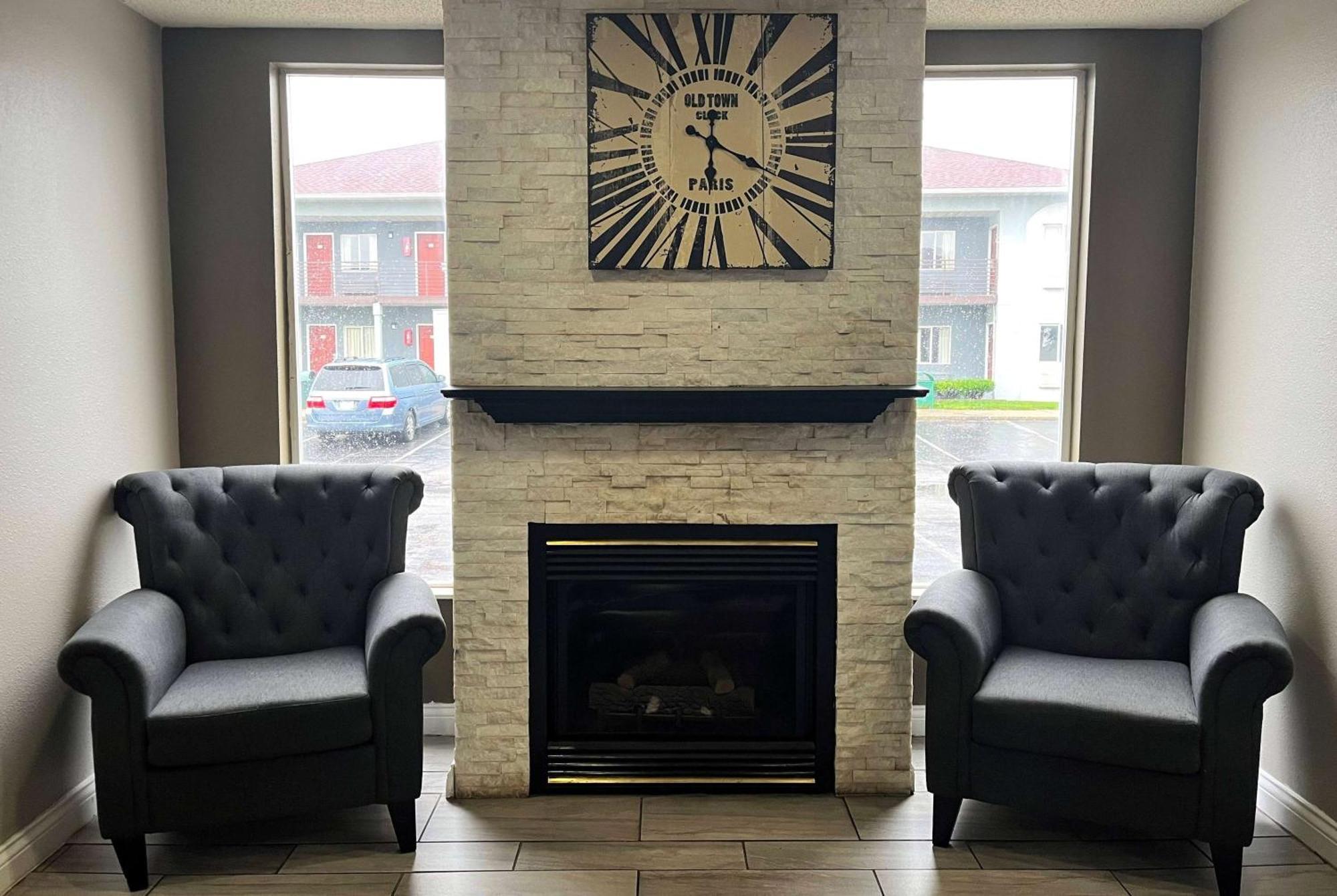 Super 8 By Wyndham Indianapolis/Ne/Castleton Area Otel Dış mekan fotoğraf