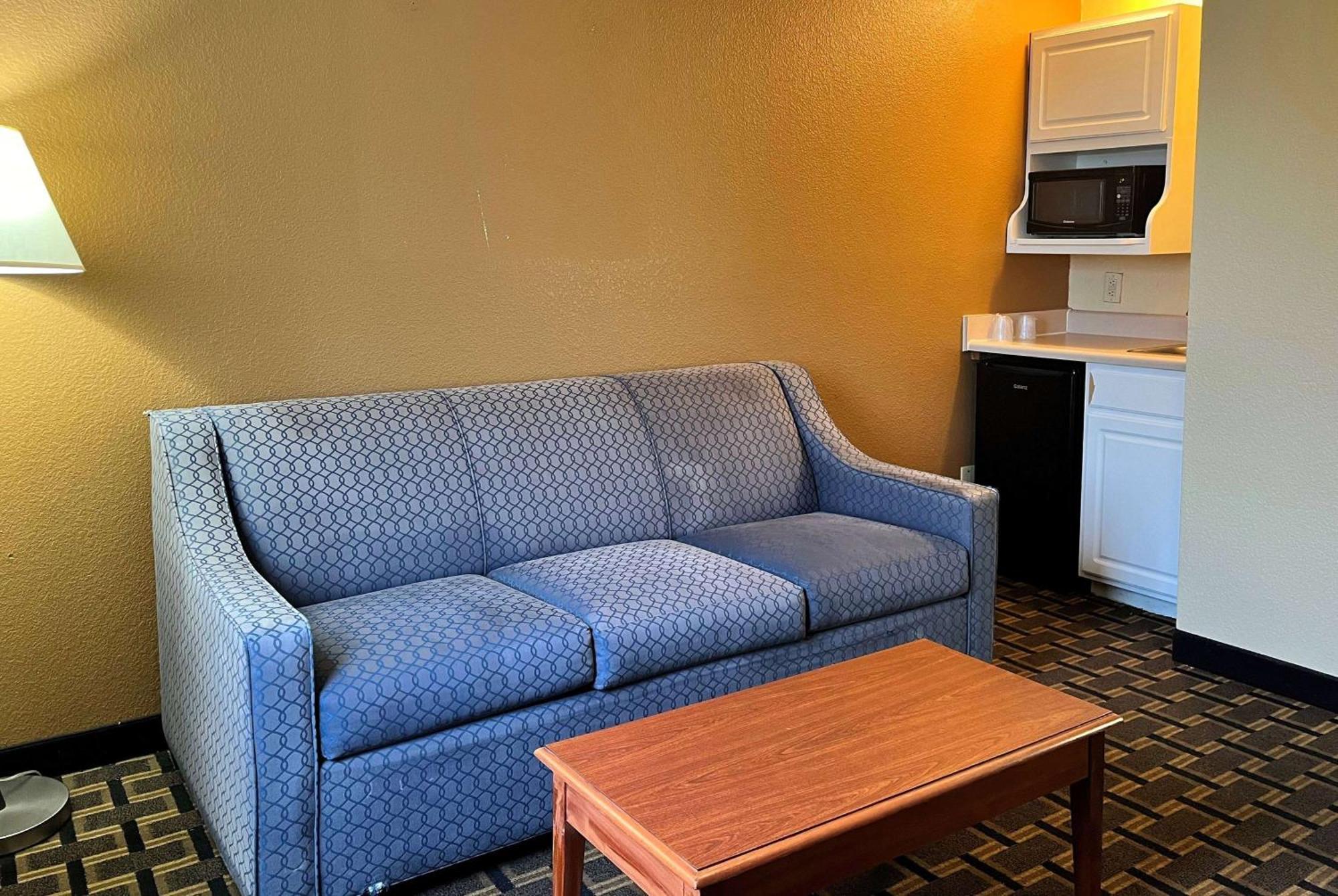 Super 8 By Wyndham Indianapolis/Ne/Castleton Area Otel Dış mekan fotoğraf