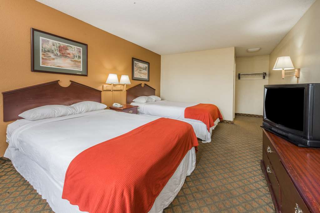 Super 8 By Wyndham Indianapolis/Ne/Castleton Area Otel Oda fotoğraf