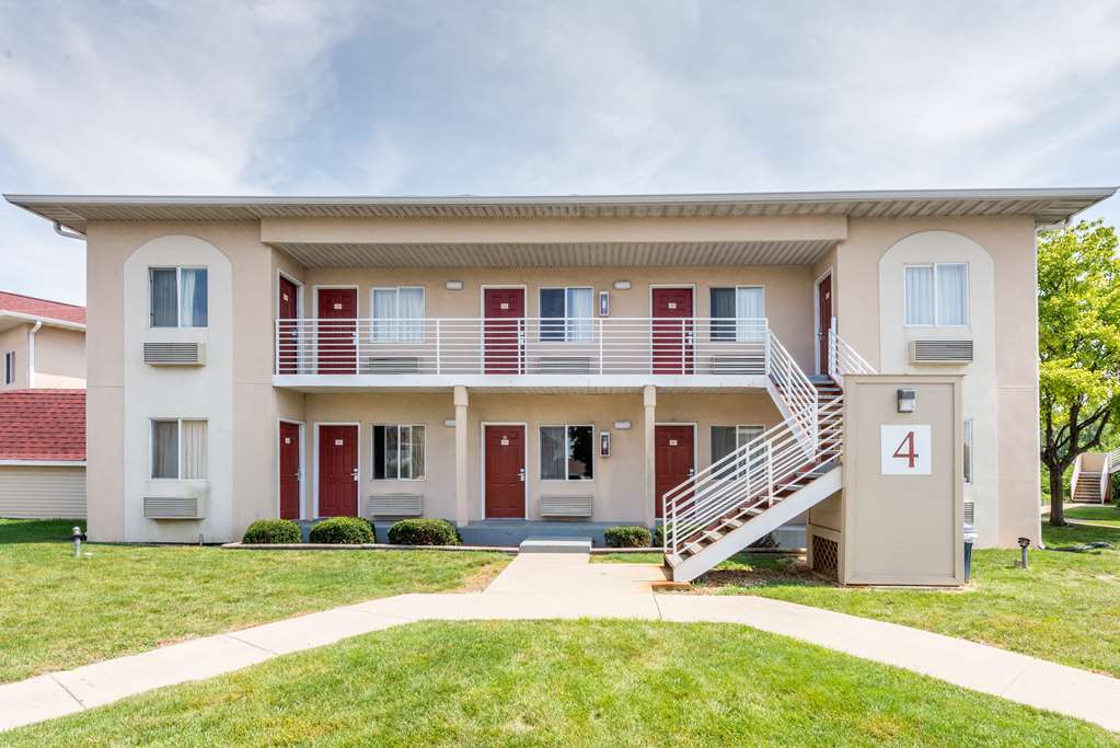 Super 8 By Wyndham Indianapolis/Ne/Castleton Area Otel Dış mekan fotoğraf