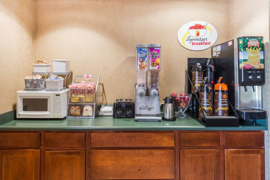 Super 8 By Wyndham Indianapolis/Ne/Castleton Area Otel Konforlar fotoğraf