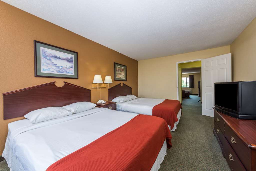 Super 8 By Wyndham Indianapolis/Ne/Castleton Area Otel Oda fotoğraf