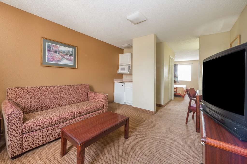 Super 8 By Wyndham Indianapolis/Ne/Castleton Area Otel Oda fotoğraf