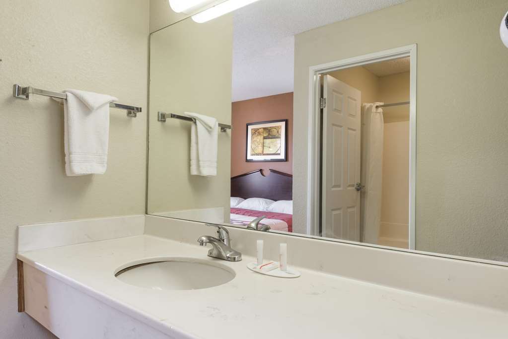 Super 8 By Wyndham Indianapolis/Ne/Castleton Area Otel Oda fotoğraf
